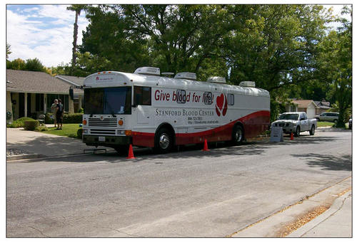 https://stanfordbloodcenter.org/wp-content/uploads/2012/08/Bloodmobile-thumb-500x340-5497.jpg