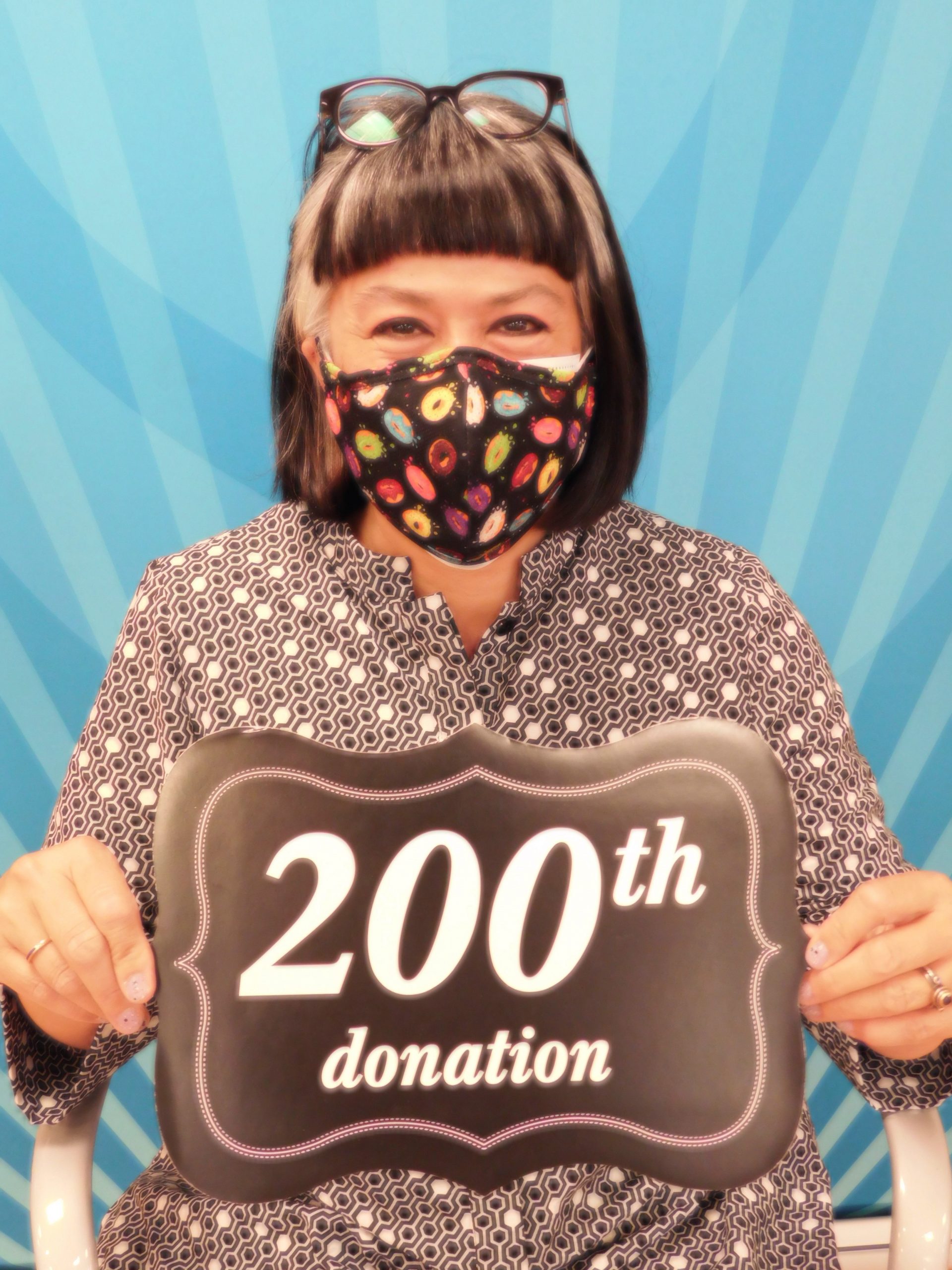 Glenys Chow holding 200 sign